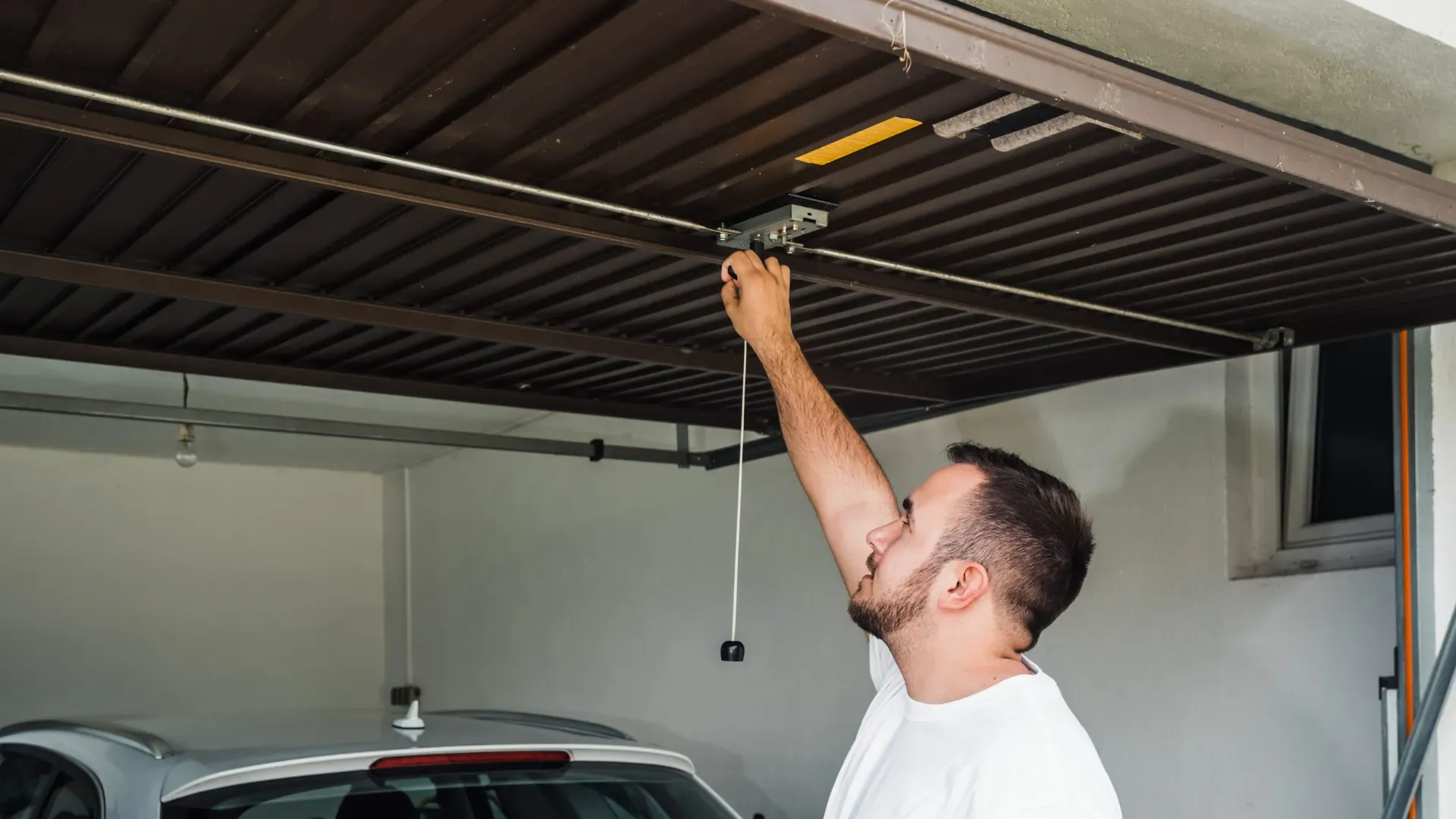 Step-by-Step: How to Open Your Garage Door Manually